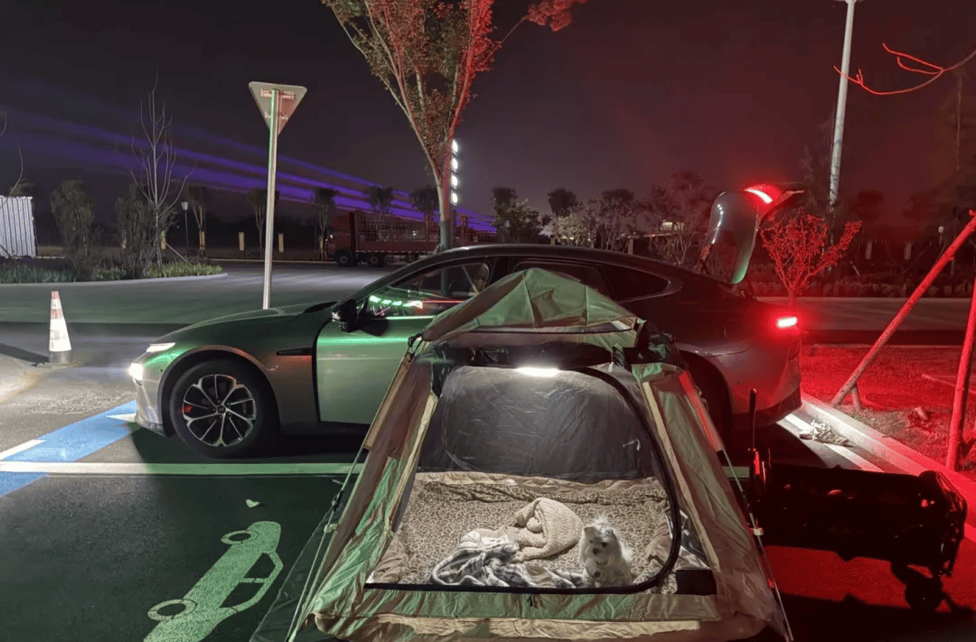 期间年轻人旅行掀起“帐篷过夜”热潮pg电子网站不住酒店住帐篷!国庆(图2) 期间年轻人旅行掀起“帐篷过夜”热潮pg电子网站不住酒店住帐篷!国庆(图2)