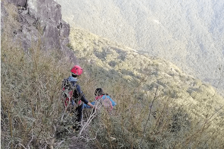 警示户外徒步事故频发pg电子游戏网站事故(图2)